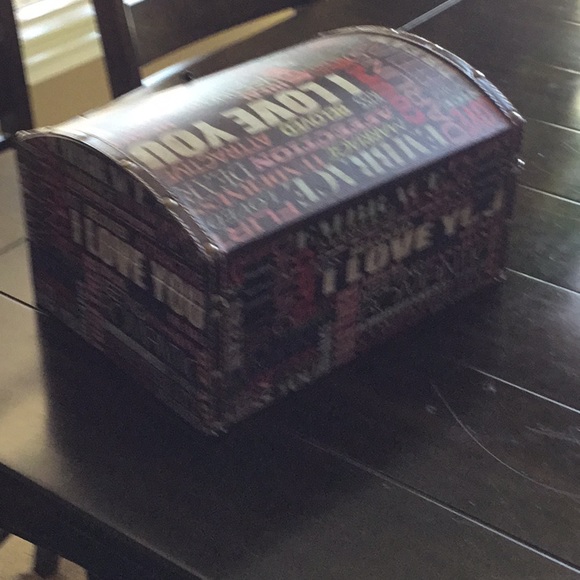 A  girls box - Picture 4 of 4